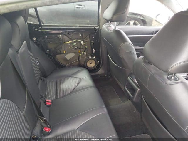 2018 TOYOTA CAMRY SE 8