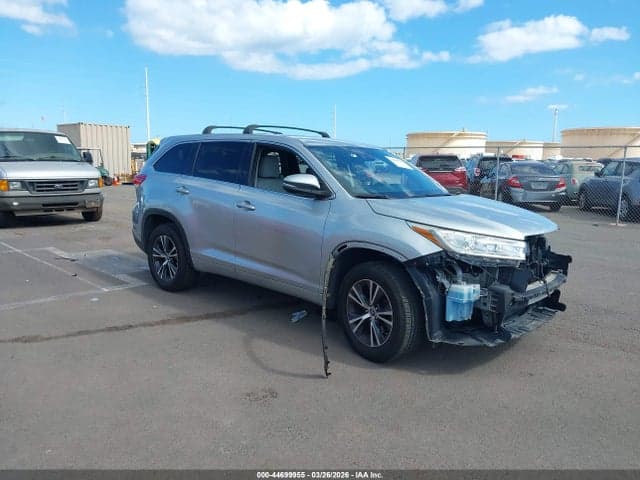 2017 TOYOTA HIGHLANDER LE 1