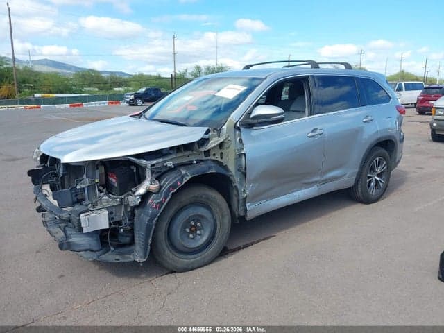 2017 TOYOTA HIGHLANDER LE 2