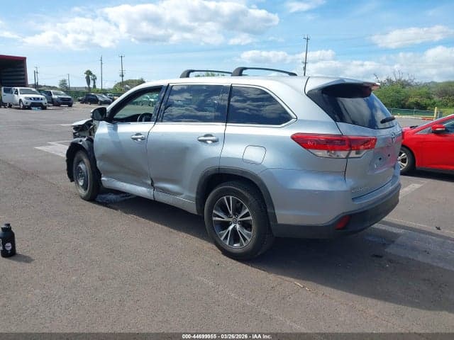 2017 TOYOTA HIGHLANDER LE 3