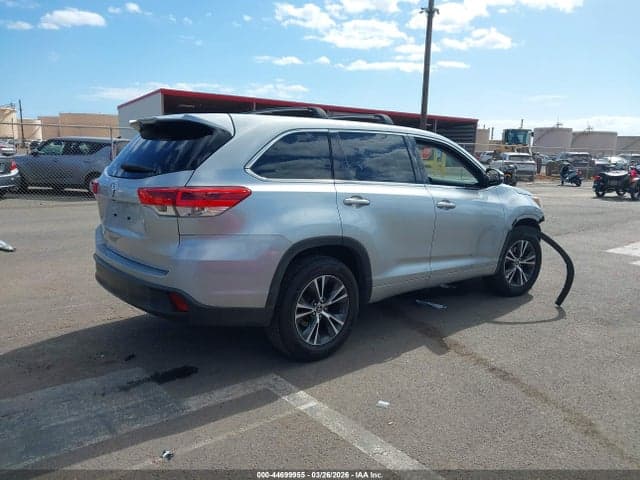 2017 TOYOTA HIGHLANDER LE 4