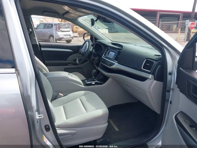 2017 TOYOTA HIGHLANDER LE 5