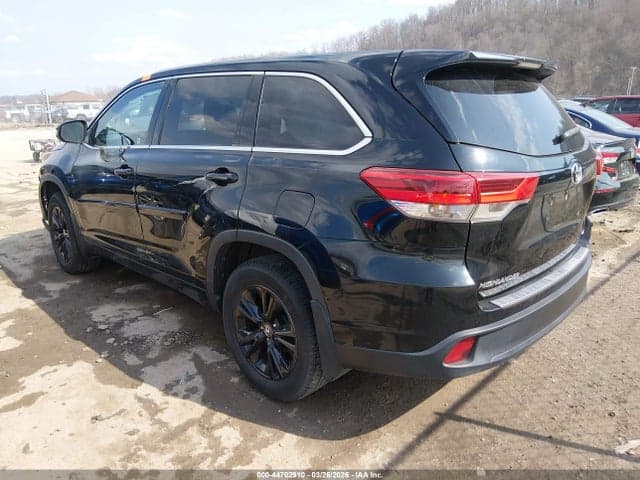 2017 TOYOTA HIGHLANDER LE 3