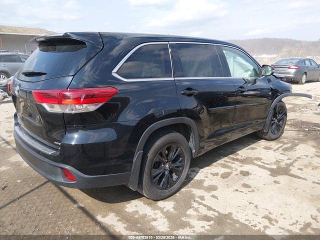 2017 TOYOTA HIGHLANDER LE 4