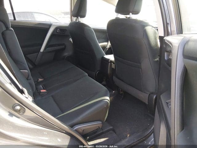 2017 TOYOTA RAV4 LE 8