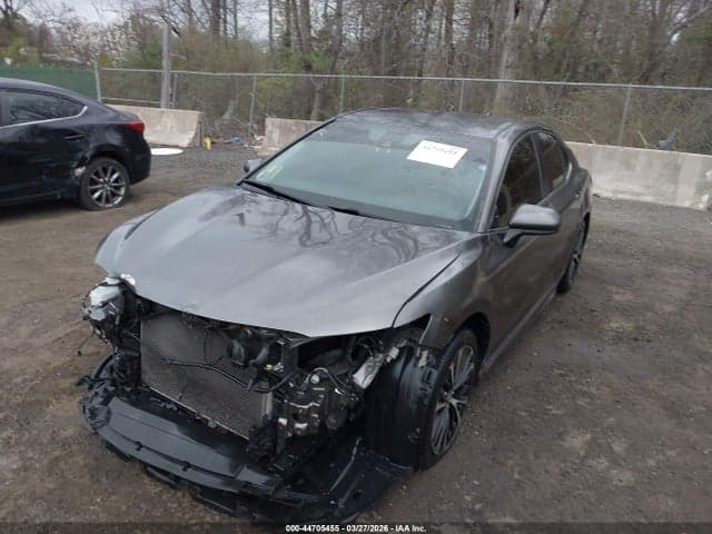 2020 TOYOTA CAMRY SE 2