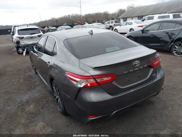 2020 TOYOTA CAMRY SE 3