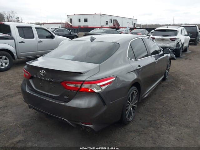 2020 TOYOTA CAMRY SE 4