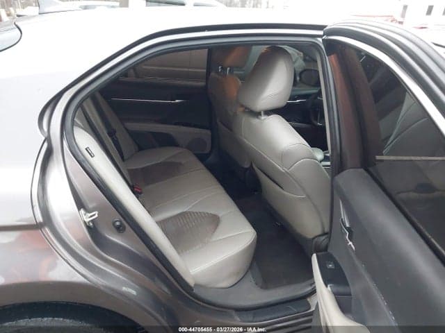 2020 TOYOTA CAMRY SE 8