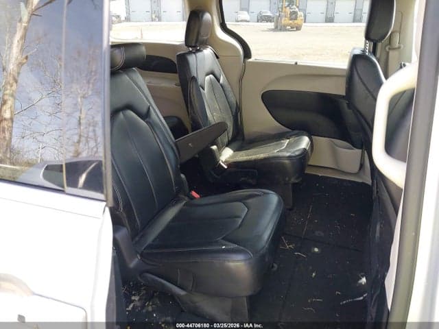2023 CHRYSLER PACIFICA TOURING L 8