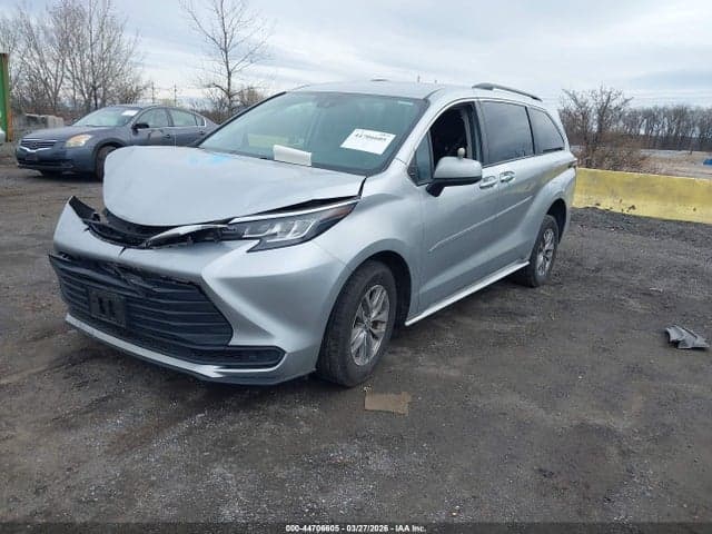 2022 TOYOTA SIENNA LE 2