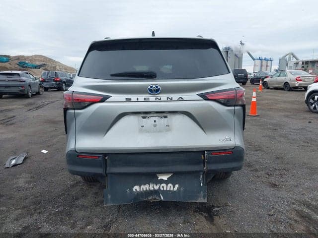 2022 TOYOTA SIENNA LE 16