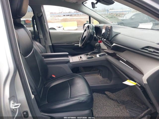 2022 TOYOTA SIENNA LE 5