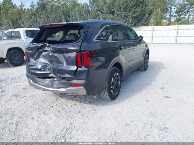 2025 KIA SORENTO S 4