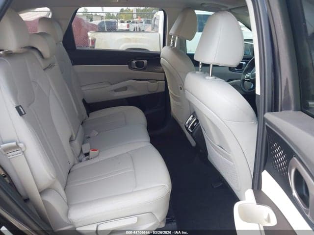 2025 KIA SORENTO S 8