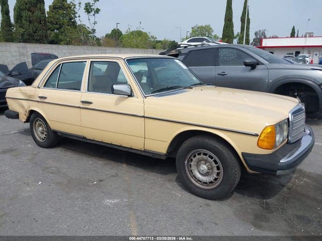 1981 MERCEDES-BENZ 300 D