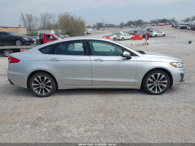 2019 FORD FUSION SE 13