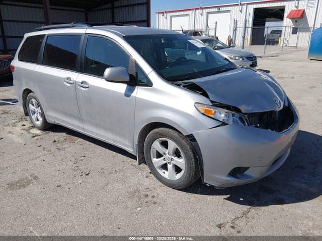 2017 TOYOTA SIENNA LE