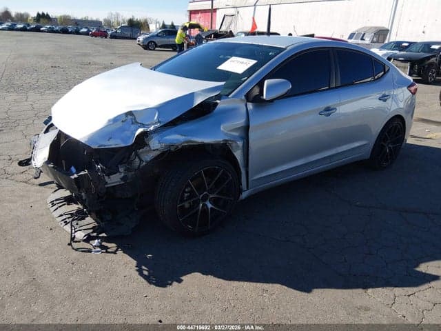 2017 HYUNDAI ELANTRA SE 2