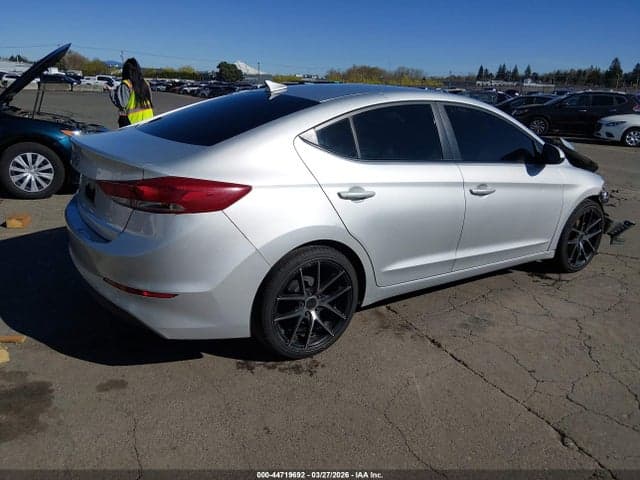 2017 HYUNDAI ELANTRA SE 4