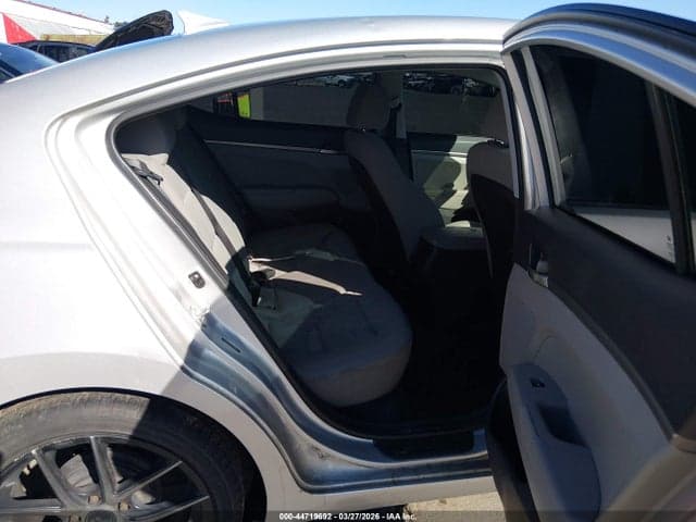 2017 HYUNDAI ELANTRA SE 8