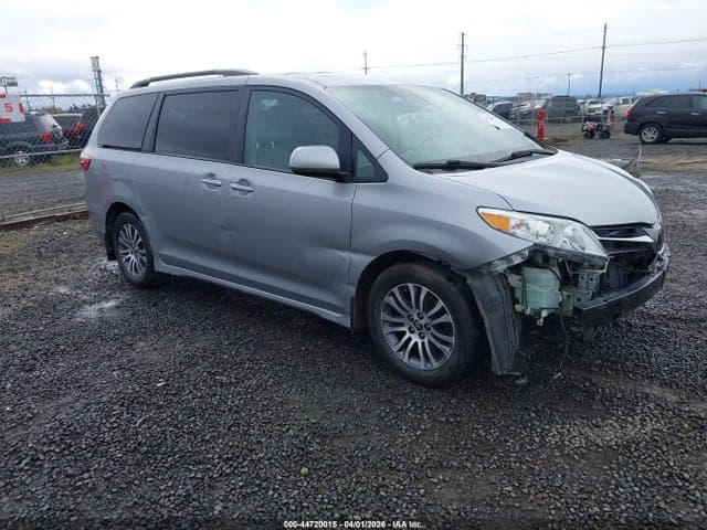 2018 TOYOTA SIENNA XLE PREMIUM 8 PASSENGER