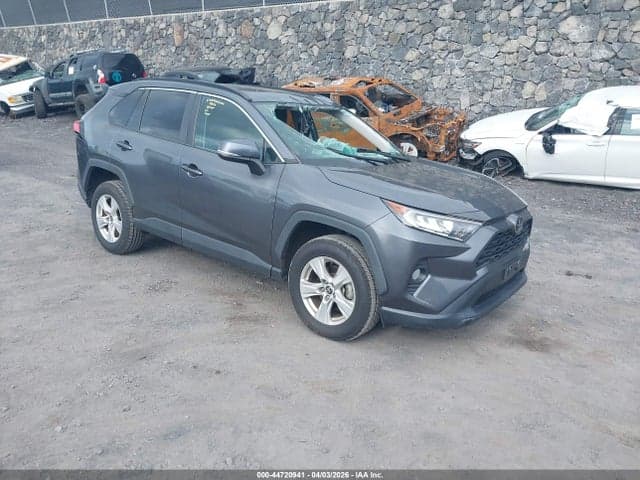 2021 TOYOTA RAV4 XLE 1