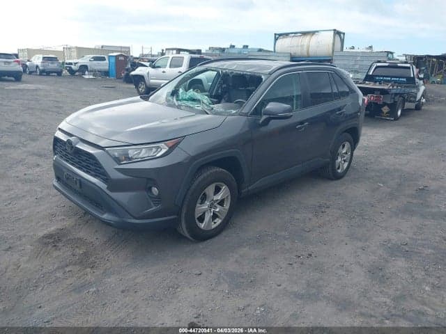 2021 TOYOTA RAV4 XLE 2