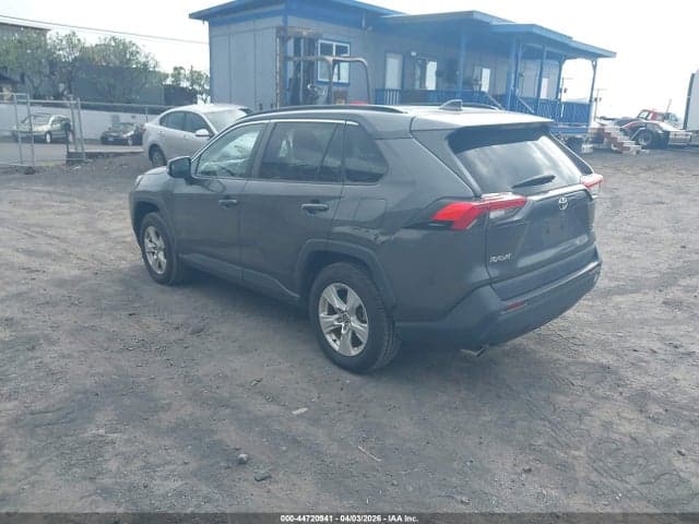 2021 TOYOTA RAV4 XLE 3