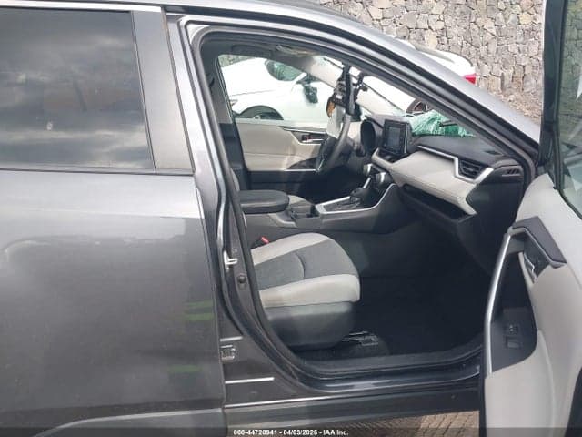 2021 TOYOTA RAV4 XLE 5