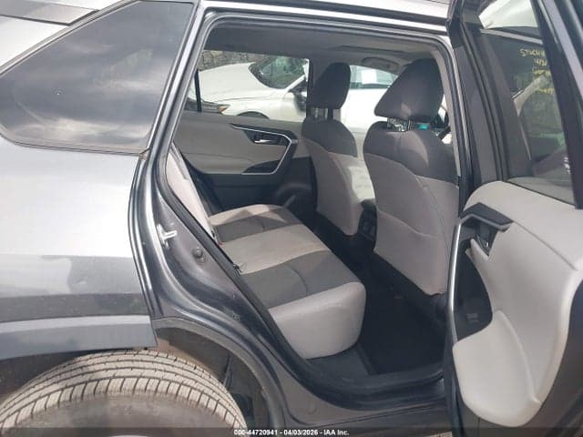 2021 TOYOTA RAV4 XLE 8