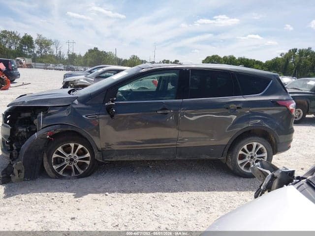 2017 FORD ESCAPE SE 14