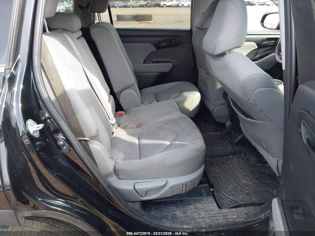 2020 TOYOTA HIGHLANDER LE 8