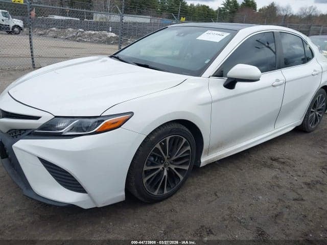 2018 TOYOTA CAMRY SE 2