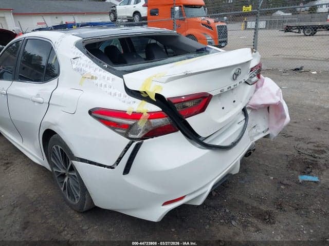 2018 TOYOTA CAMRY SE 17