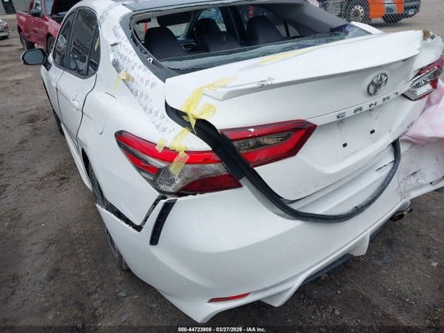 2018 TOYOTA CAMRY SE 18