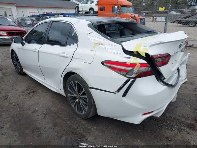2018 TOYOTA CAMRY SE 3