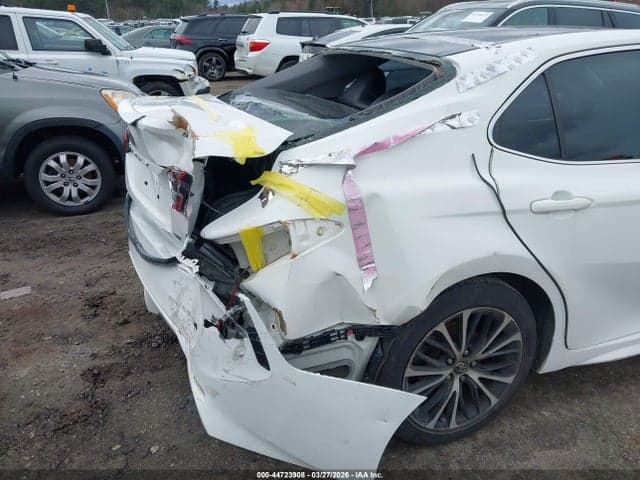 2018 TOYOTA CAMRY SE 21