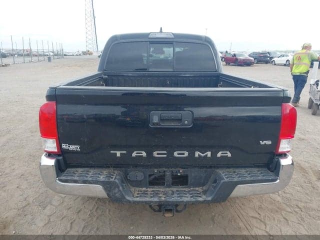 2017 TOYOTA TACOMA SR5 V6 17