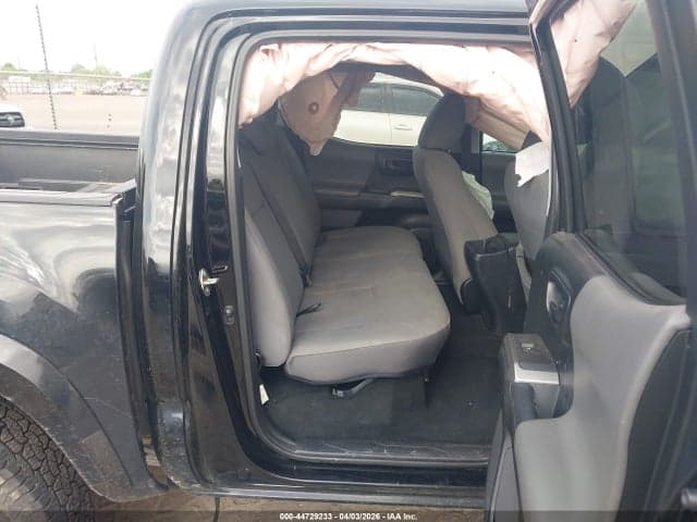 2017 TOYOTA TACOMA SR5 V6 8