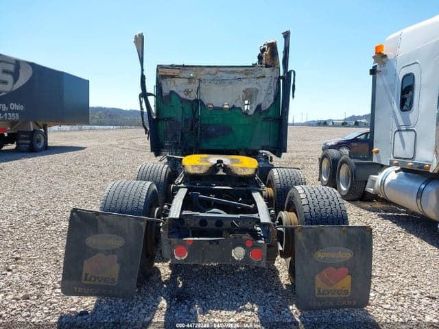 2019 INTERNATIONAL LT 8
