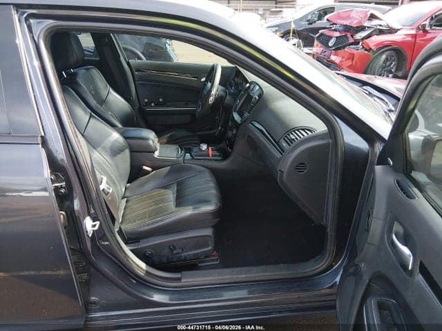 2019 CHRYSLER 300 5