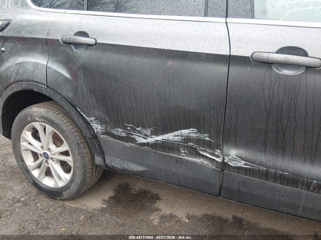2017 FORD ESCAPE SE 11