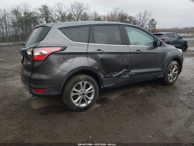 2017 FORD ESCAPE SE 4