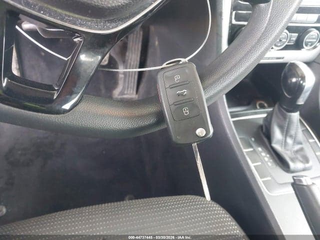 2017 VOLKSWAGEN PASSAT 1.8T S 11