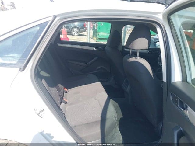 2017 VOLKSWAGEN PASSAT 1.8T S 8