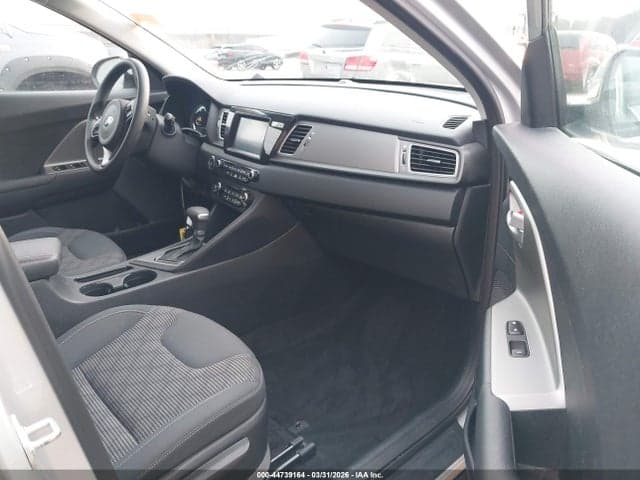 2019 KIA NIRO LX 5