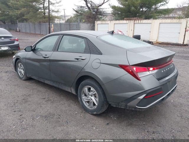 2025 HYUNDAI ELANTRA SE 3