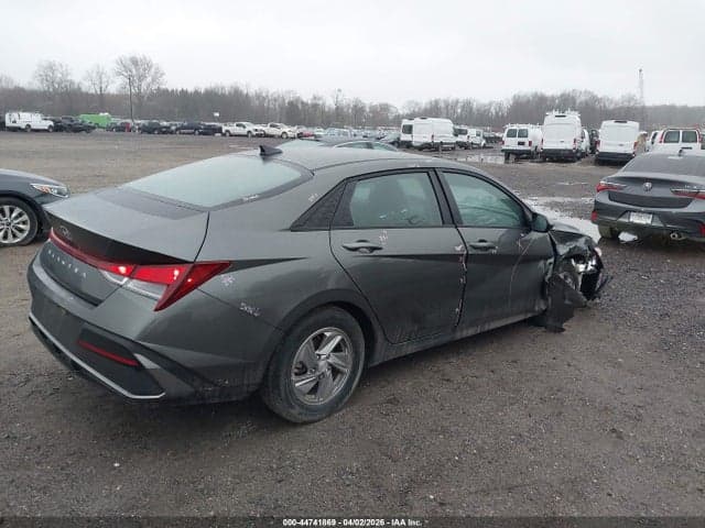 2025 HYUNDAI ELANTRA SE 4