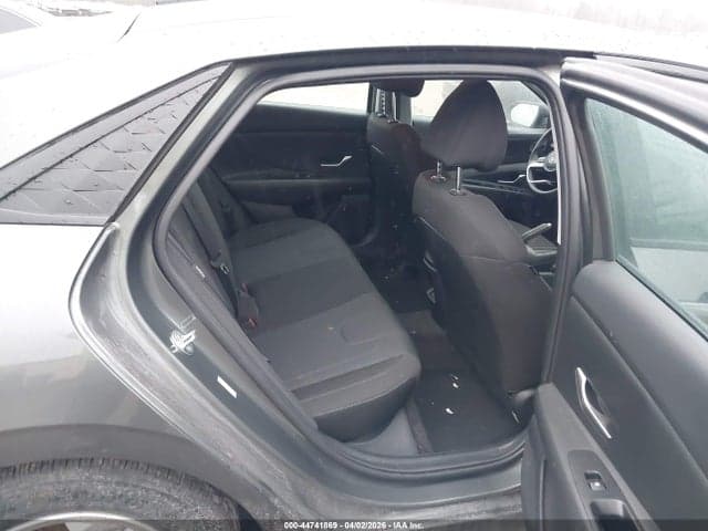 2025 HYUNDAI ELANTRA SE 8